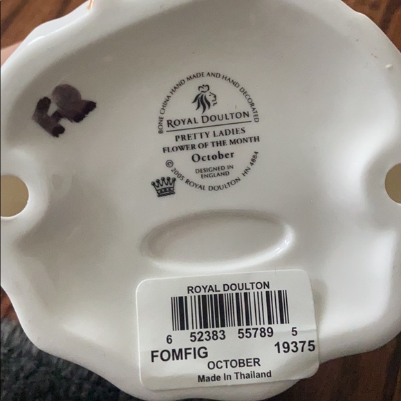 Royal Doulton “OCTOBER” Ceramic Figurine - Picture 3 of 3